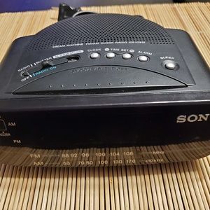 Vintage Sony Dream Machine AM/FM Digital Radio